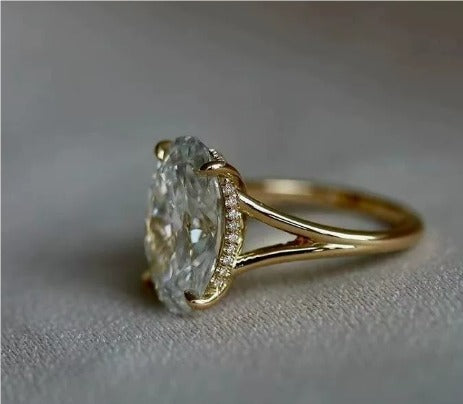 Bague Vintage Ovale en Or et Cristal Vert