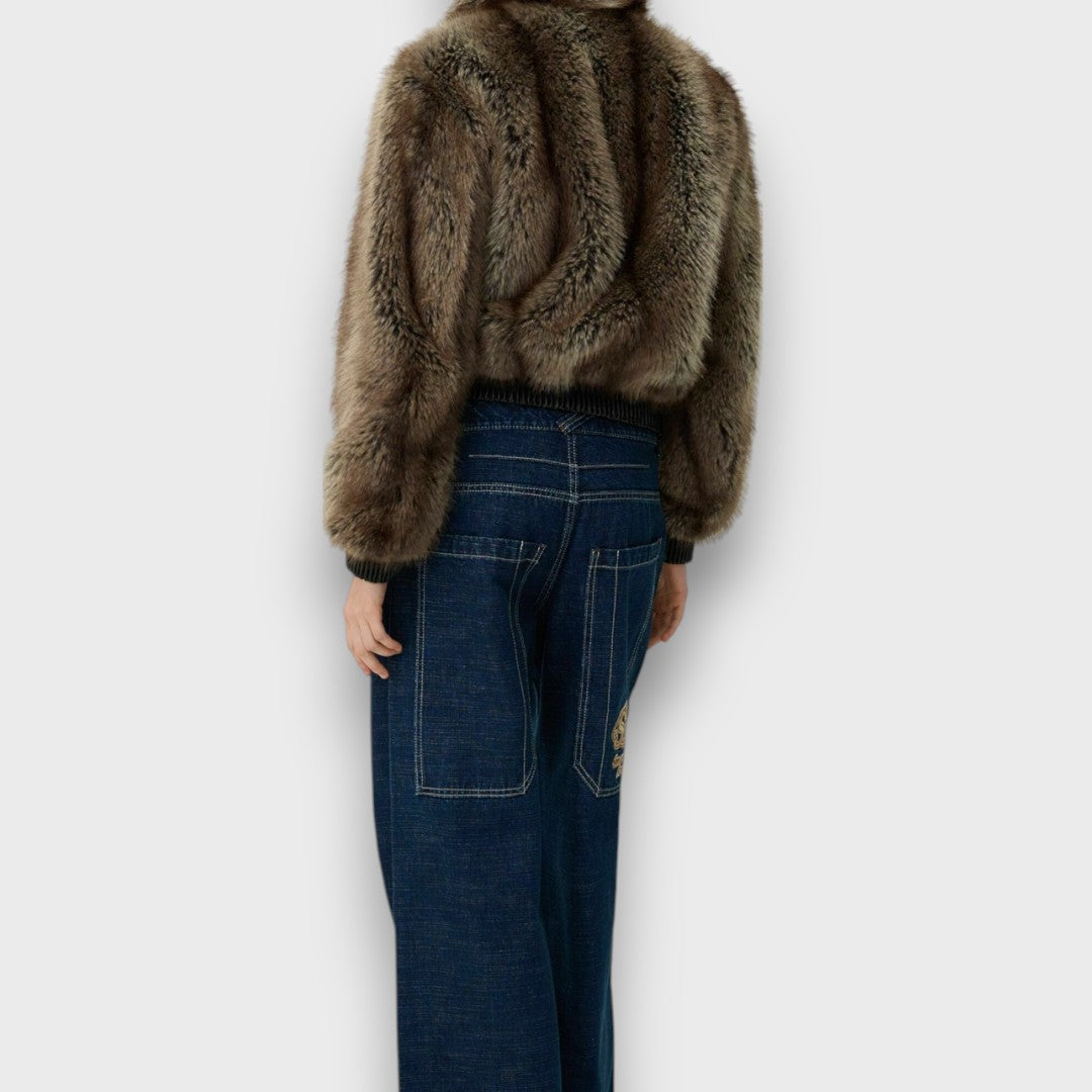 Amelia – Giacca corta in pelliccia sintetica con chic urbano