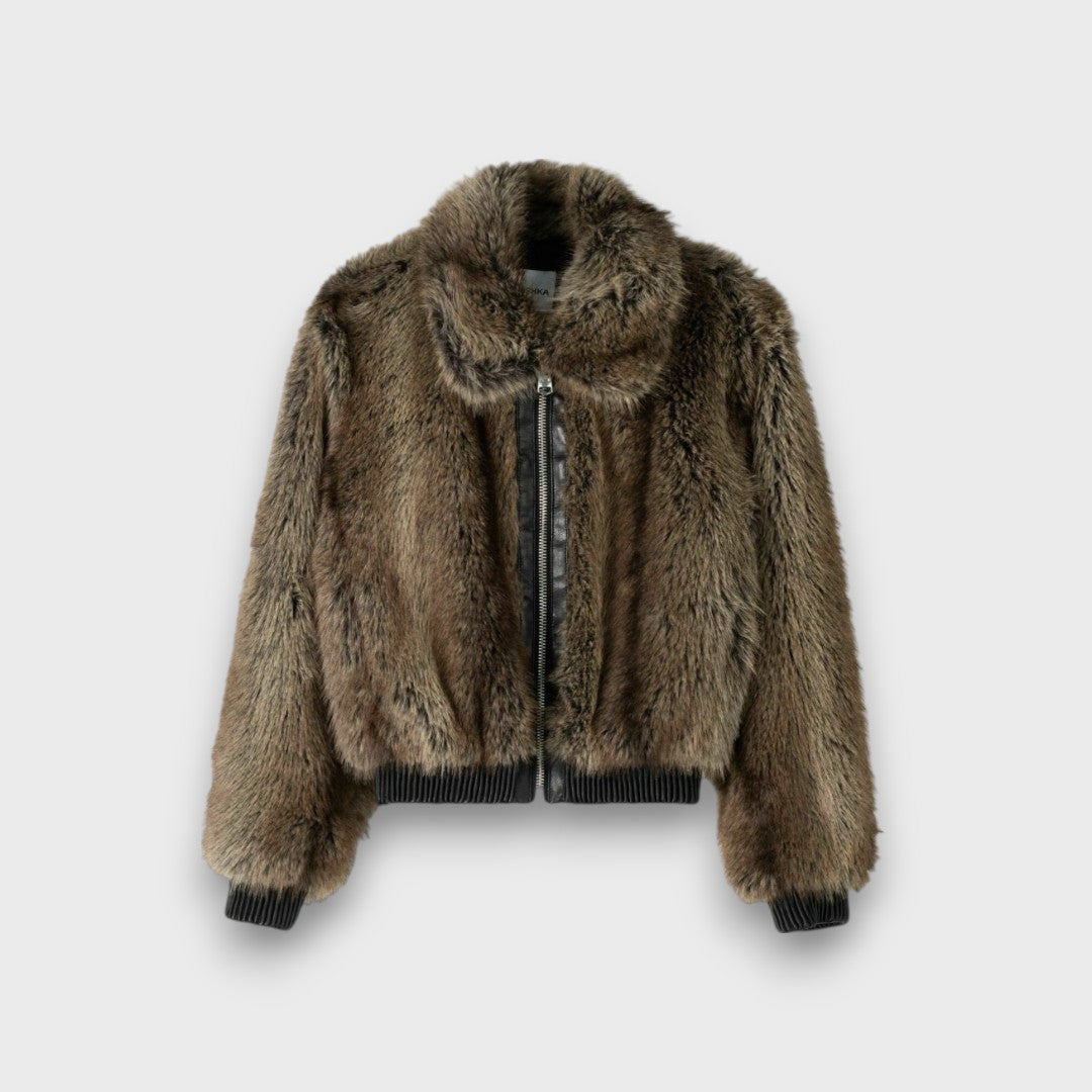 Amelia – Giacca corta in pelliccia sintetica con chic urbano